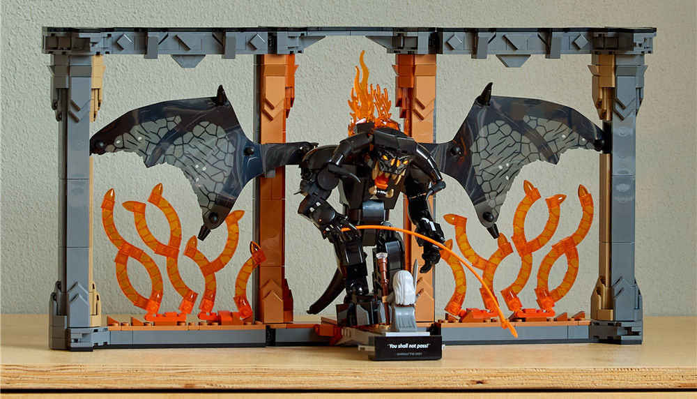 Stavebnice LEGO® Icons 10367 Knižní zarážka: Pán prstenů – Balrog™ Stavění 1 201 dílků nabízí dospělým relaxaci a díky aplikaci LEGO Builder také pohodlný 3D návod.
