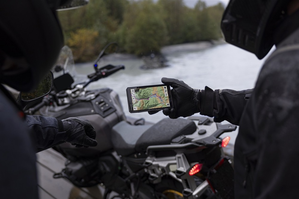 Garmin zümo XT3 umí vyhledat trasy zajímavé pro motorkáře