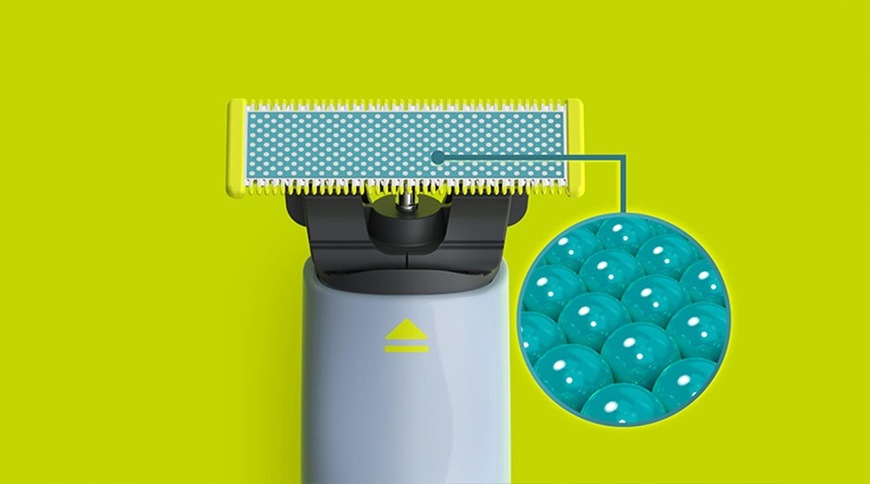 Náhradní hlavice Philips OneBlade QP945/50 stříbrná Detail náhradní hlavice Philips OneBlade QP945/50 se speciálním povrchem Anti Friction, zvýrazněná struktura pro hladší a šetrnější skluz po pokožce.