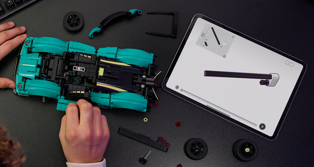 Stavebnice LEGO® Technic 42208 Aston Martin Valkyrie Dvanáctiválcový motor s pohyblivými písty, diferenciál a řízení umožňují dětem zkoumat principy fungování techniky.