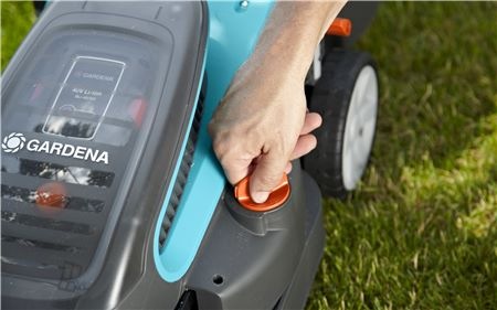 Sekačka Gardena PowerMax Li-40/32 (s baterií) Sekačka Gardena PowerMax Li-40/32 (s baterií)