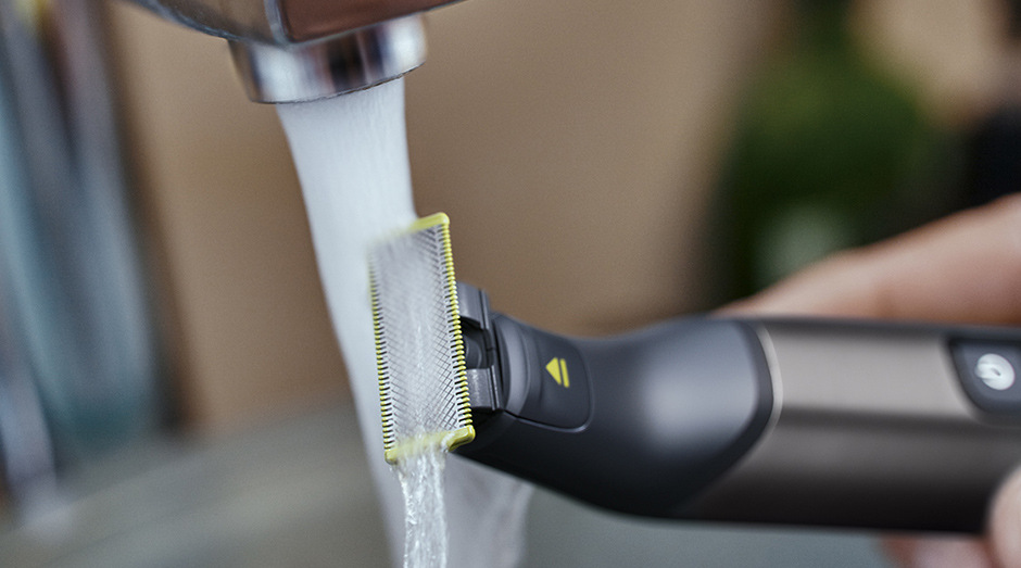 Zastřihovač vousů Philips OneBlade Pro QP6650/61 chrom Zastřihovač vousů Philips OneBlade Pro QP6650/61 chrom