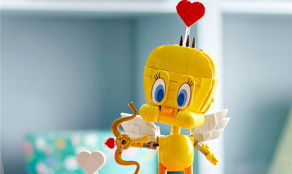 Stavebnice LEGO® Looney Tunes™ 40824 Roztomilý Tweety Hotový Tweety měří přes 17 cm a poslouží jako výrazná dekorace do ložnice, obývacího či dětského pokoje