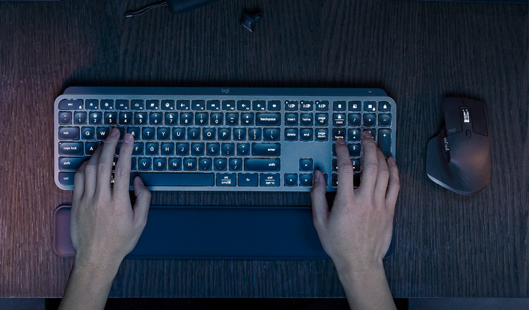 Klávesnice Logitech MX Keys S Plus, US layout - grafitová Klávesnice Logitech MX Keys S Plus, US layout - grafitová