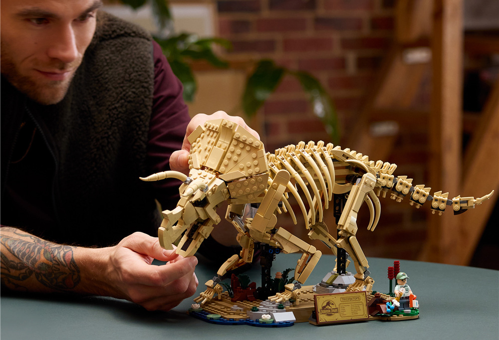Pro fanoušky dinosaurů a Jurského světa je připraven působivý model s interaktivním 3D návodem.