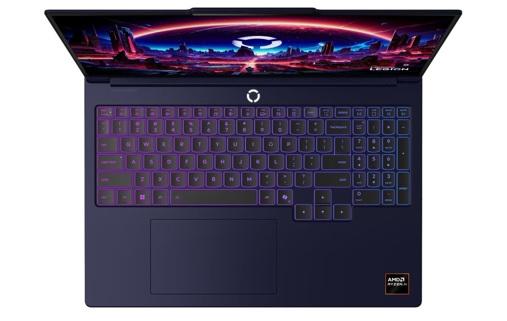 Notebook Lenovo Legion 7 16AGP11 černý/fialový Pohled shora na klávesnici herního notebooku Lenovo Legion 7 16AGP11