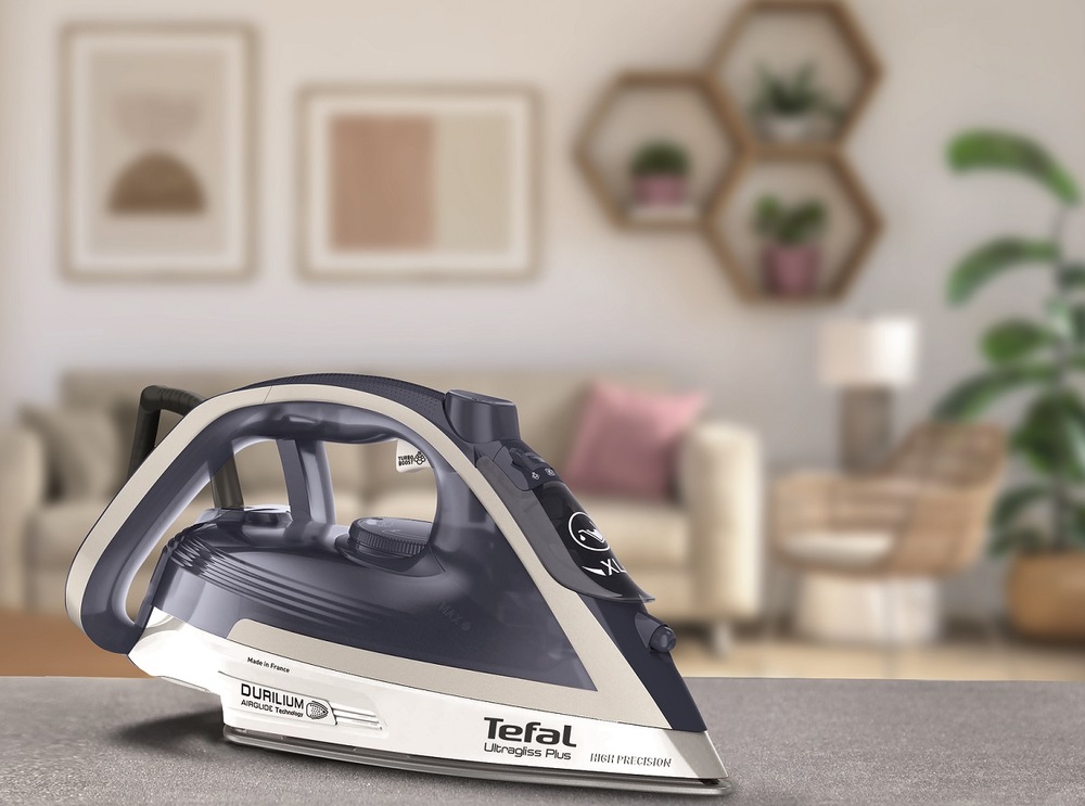 Žehlička Tefal Ultragliss Plus FV6812E0