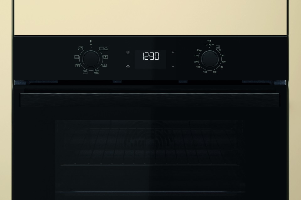 Horkovzdušná vestavná trouba Whirlpool OMR55CU1B, černá, zamačkávací tlačítka se systémem Push-Push