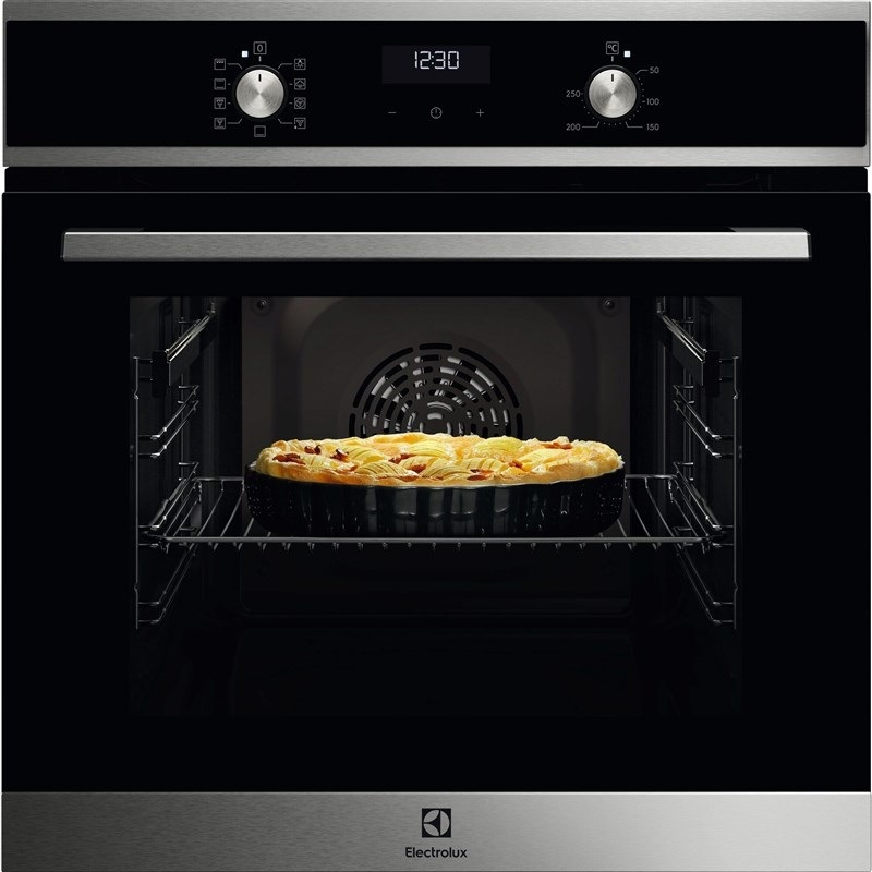 Horkovzdušná vestavná trouba Electrolux EOD5F70BX série 500 SurroundCook SteamBake 