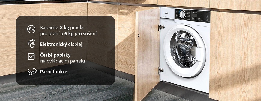 Vestavná bílá pračka se sušičkou ETA 388190001AD v dřevěné kuchyňské lince s pootevřenými dvířky skříňky. Text: Kapacita 8 kg prádla pro praní a 6 kg pro sušení, Elektronický displej, České popisky na ovládacím panelu, Parní funkce