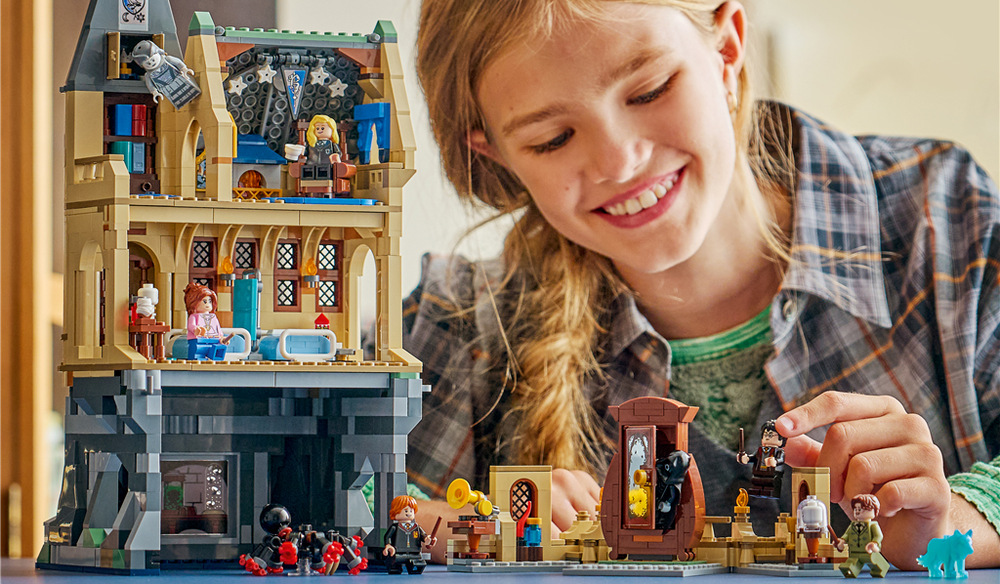 Stavebnice LEGO® Harry Potter™ 76463 Bradavický hrad: Křídlo s ošetřovnou Sedm minifigurek LEGO Harry Potter umožňuje dětem přesouvat postavy mezi patry a vymýšlet příběhy.