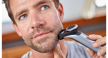 Zastřihovač vousů Philips OneBlade QP6520/20 stříbrný Zastřihovač vousů Philips OneBlade QP6520/20 stříbrný