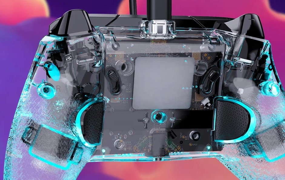 Gamepad Turtle Beach Afterglow Wired RGB, XBOX X/S, XBOX One, PC průhledný Pohled na zadní stranu kabelového ovladače Turtle Beach Afterglow Wired RGB.