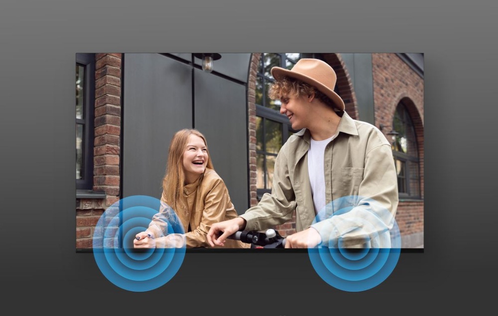 Televizor Sony BRAVIA 6 se scénou dvou lidí a znázorněním prostorového zvuku