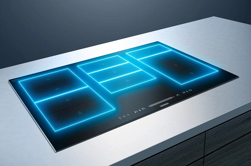 Modře zobrazené flexibilní varné zony u indukční desky Siemens EX651HEC1E