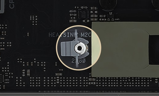 Asus Pro WS Z890-ACE SE myslí na snadnou instalaci
