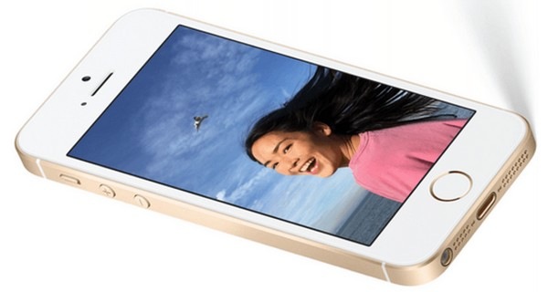 Mobilní telefon Apple iPhone SE 32 GB - Silver