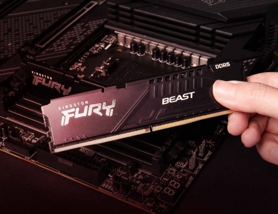 Operační paměť Kingston FURY Beast 64GB DDR5 5600MHz CL36 černý Detail obrázku paměti RAM.