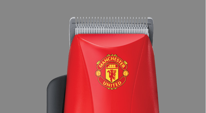 Zastřihovač vlasů Remington HC5038 Man Utd Colour Cut Clipper černý/červený Čepele jsou zhotoveny z nerezové oceli