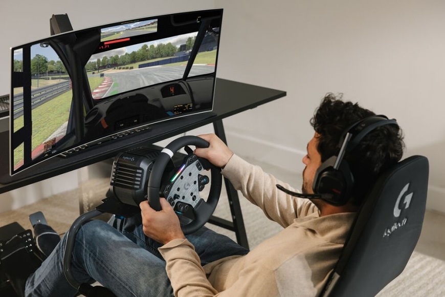 Kompaktní Direct Drive základna se snadno integruje do domácího sim racingového pracoviště a poskytuje realistickou zpětnou vazbu při řízení