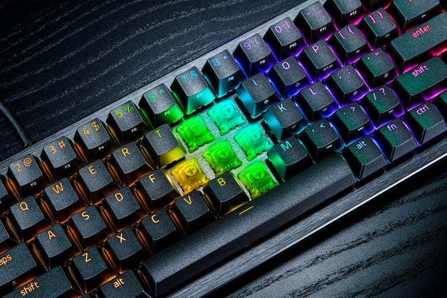 RGB podsvícení a magnetické spínače klávesnice Razer Huntsman V3 HE Magnetic Mini 65%