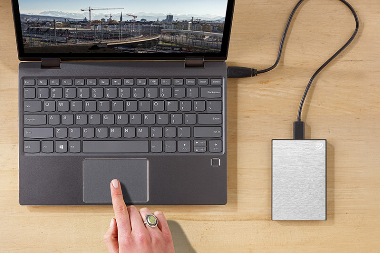 Externí pevný disk 2,5" Seagate Backup Plus Ultra Touch 2TB bílý Externí pevný disk 2,5" Seagate Backup Plus Ultra Touch 2TB bílý