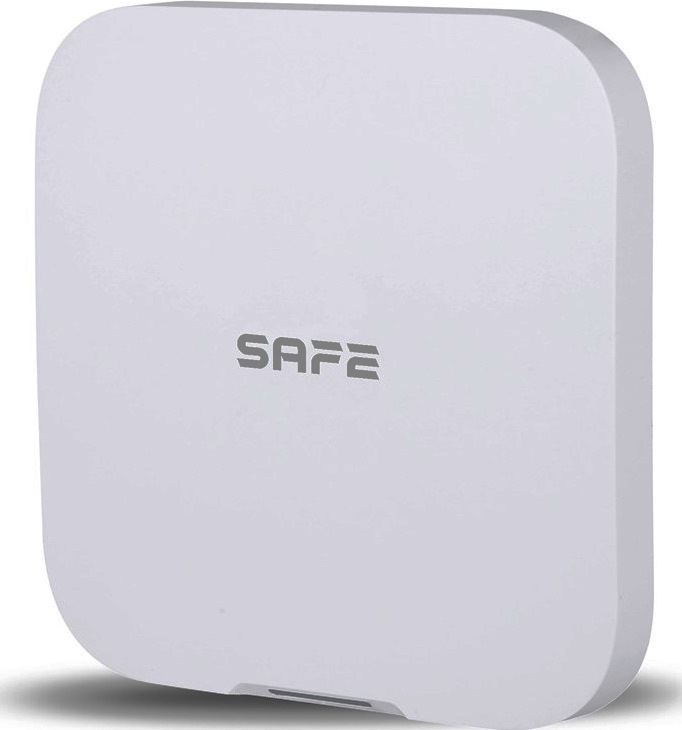Na obrázku je Hub Safe 2 Plus LTE v bílém provedení. Zařízení má jednoduchý čtvercový tvar se zaoblenými rohy a hladký přední panel s logem SAFE uprostřed. Tělo je nízké a nenápadné, vhodné pro umístění na stěnu nebo do interiéru. Ve spodní části je vidět malý výřez konstrukce.