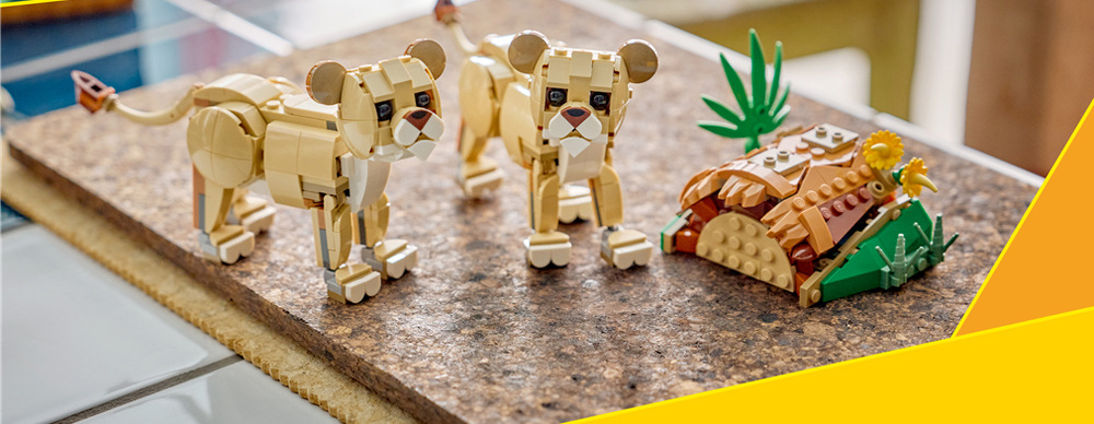 Stavebnice LEGO® Creator 3 v 1 31386 Divoká zvířata: Majestátní lev Tři modely a doplňkové scény otevírají prostor pro vlastní safari příběhy i vystavení hotové dekorace.