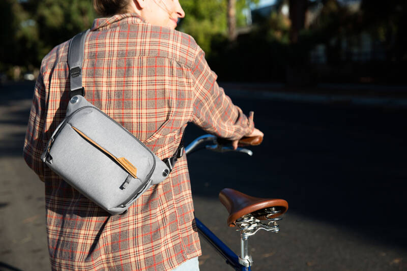 Brašna Peak Design Everyday Sling 3L (v2) šedá