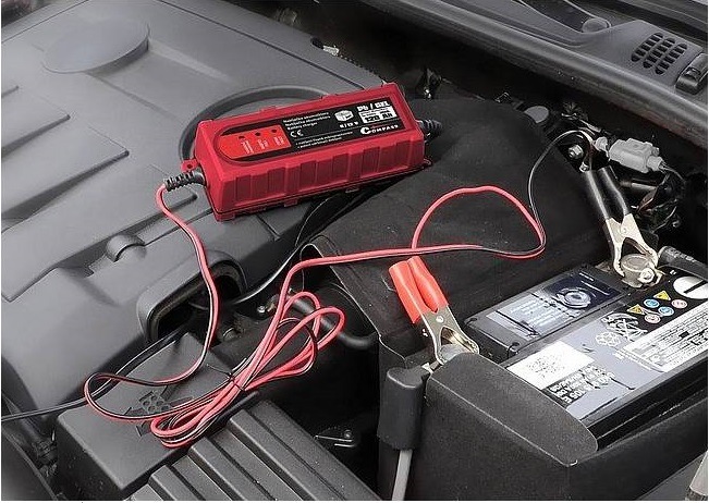 Nabíječka autobaterií Compass 07142 Udrží vaši baterii stále aktivní