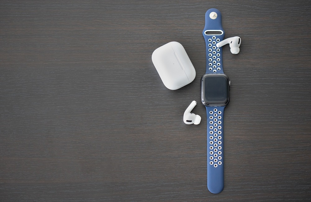 Řemínek RhinoTech na Apple Watch 38/40/41 mm černý/bílý