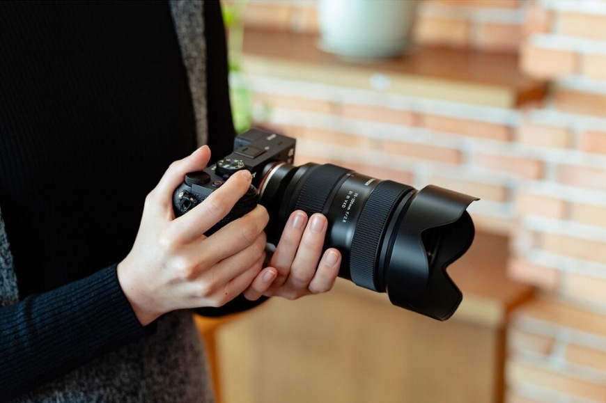 Objektiv Tamron 35-100 mm f/2.8 Di III VXD (Sony FE) černý Fotoaparát s kompaktním objektivem Tamron 35–100 mm f/2.8 Di III VXD