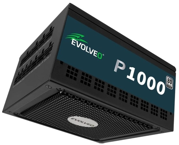 Na obrázku je černý počítačový napájecí zdroj Evolveo P1000 zachycený šikmo zespodu a z boku. Na boční straně je velký modrozelený štítek s nápisem EVOLVEO, označením P1000 a logem 80 PLUS Platinum. Zespodu je vidět velká ventilační mřížka s logem Evolveo uprostřed, která kryje ventilátor.