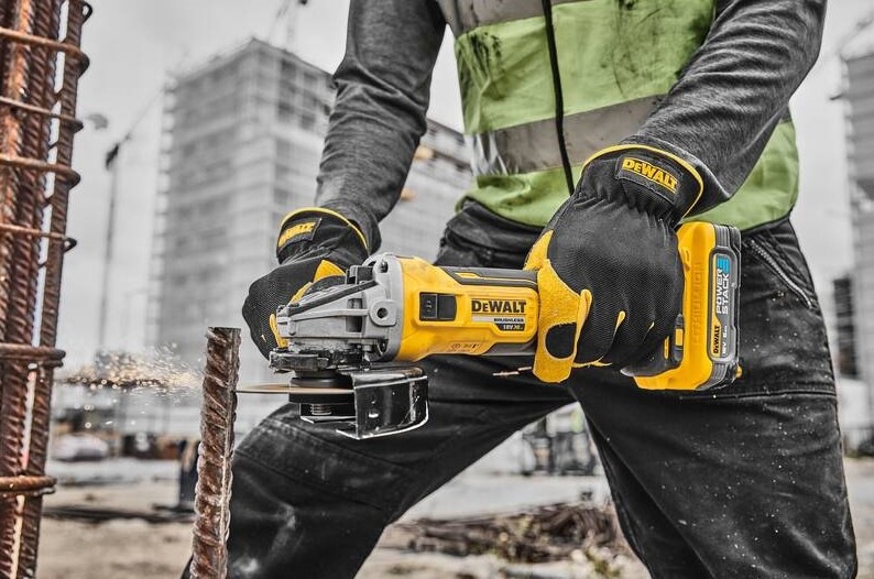 Úhlová bruska akumulátorová Dewalt DCG405H2T-QW (s baterií)