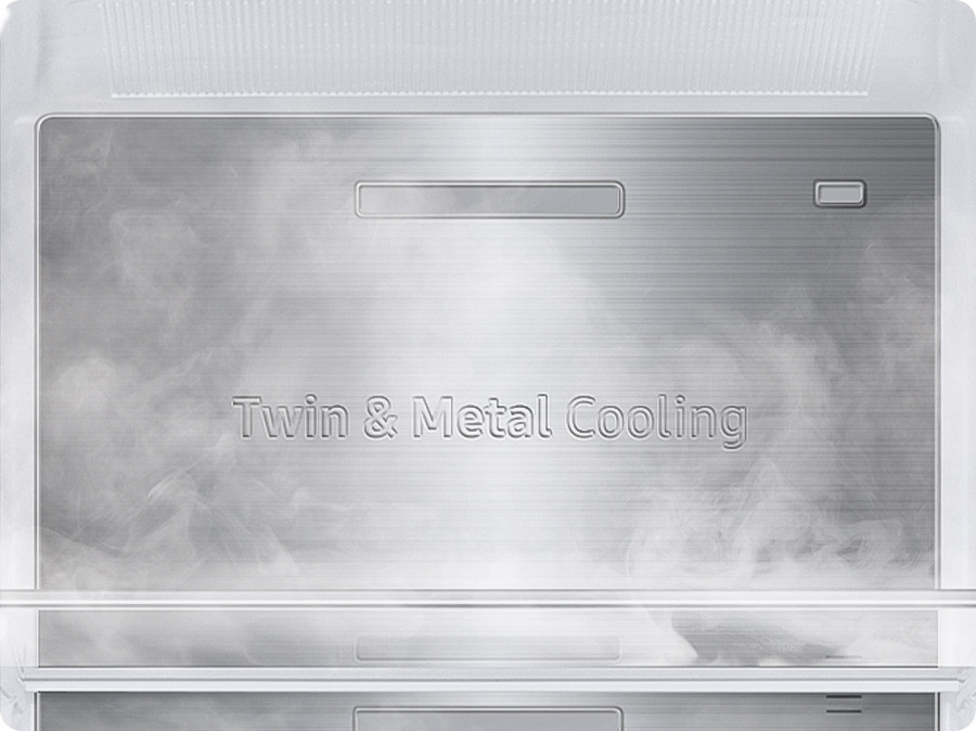 Americká lednice Samsung RS90F66BETEO stříbrná Kovová deska Metal Cooling na zadní stěně lednice Samsung RS90F66BETEO