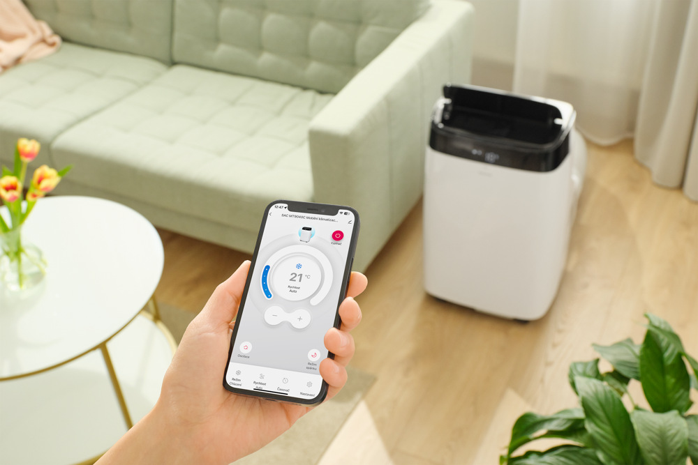 Mobilní klimatizace Sencor SAC MT9040C bílá Mobilní klimatizace Sencor SAC MT9040C a mobilní aplikace v telefonu