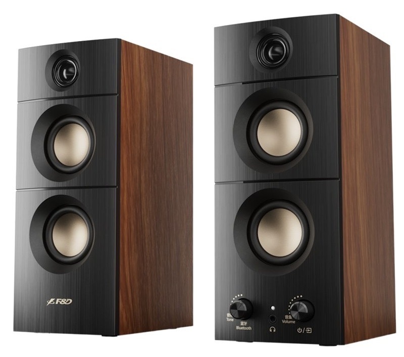Kompaktní stereo reproduktory Fenda s výkonem až 20 W, černo-hnědá barva