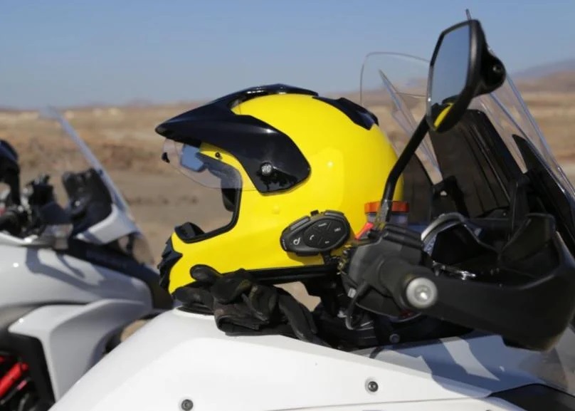 Handsfree Interphone TOUR HD černé Handsfree Interphone TOUR HD černé