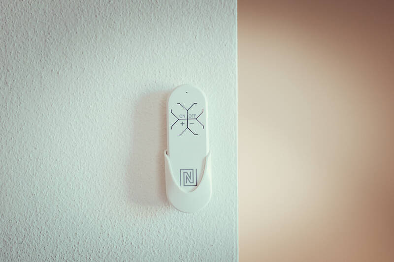 Ovladač IMMAX NEO Smart v2 ZigBee 3.0, Tuya bílý Ovladač IMMAX NEO Smart v2 ZigBee 3.0, Tuya bílý