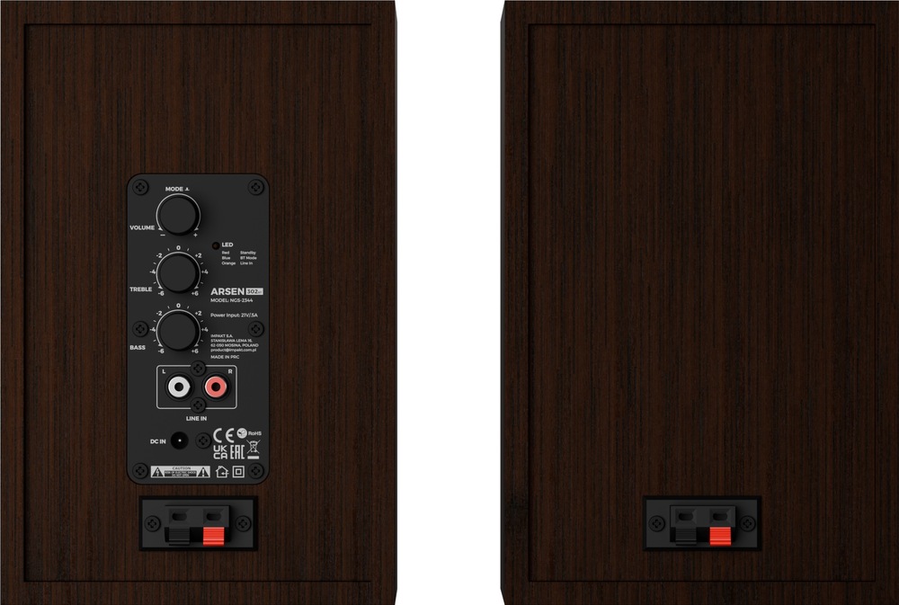 Reproduktory Genesis Arsen 302BT, 20 W hnědé Zadní strany obou reproduktorů. Aktivní reproduktor vlevo nabízí regulaci hlasitosti, basů a výšek, stavovou LED, stereofonní vstup RCA, napájecí konektor a svorky pro připojení pasivního reproduktoru. Ten má pouze červenou a černou reproduktorovou svorku.