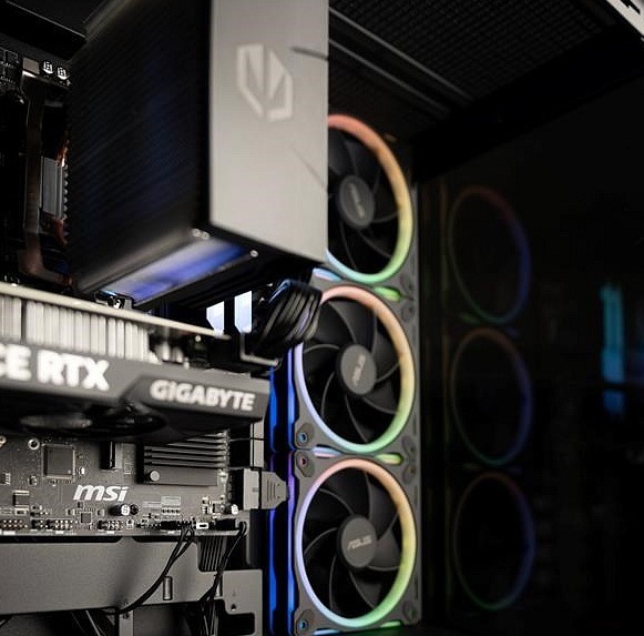 Herní počítač Lynx Challenger Ryzen 7 černý Lynx Challenger sází na základní desku značky Gigabyte