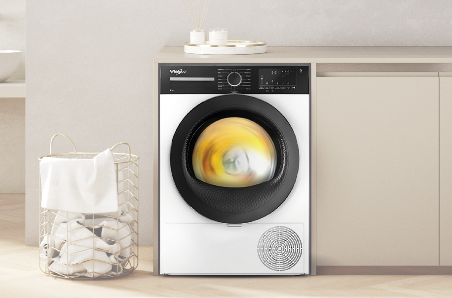 Sušička prádla Whirlpool WP A9X WBS EE bílá Sušička prádla Whirlpool WP A9X WBS EE, sušička ukazuje turbo sušení prádla, vedle je koš s prádlem