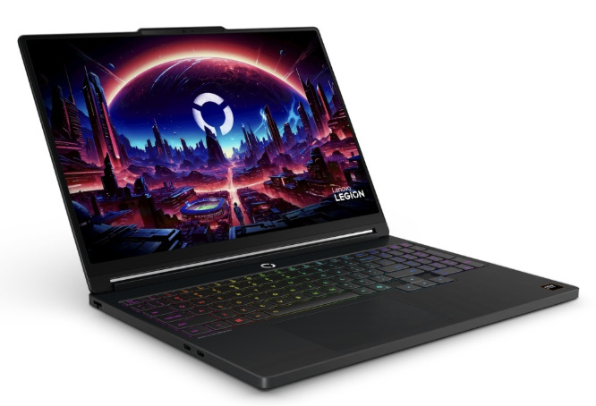 Lenovo Legion 5 15AHP11 z levého úhlu s OLED displejem a barevně podsvícenou klávesnicí