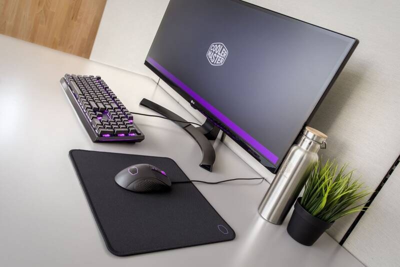 Podložka pod myš Cooler Master MP510, velikost M, 32 x 27 cm černá Podložka pod myš Cooler Master MP510, velikost M, 32 x 27 cm černá