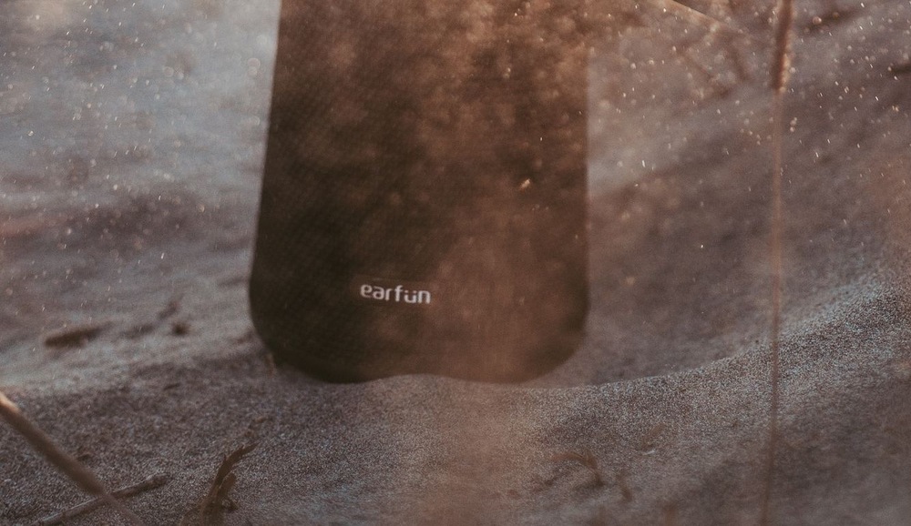 Přenosný reproduktor EarFun SP200B, černý