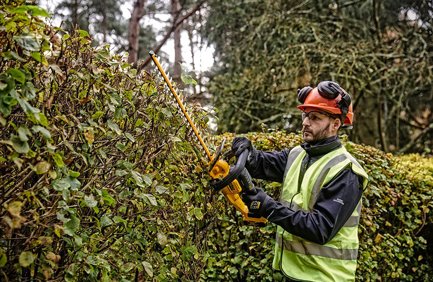 Nůžky na živý plot Dewalt DCMHT563N-XJ (bez baterie)