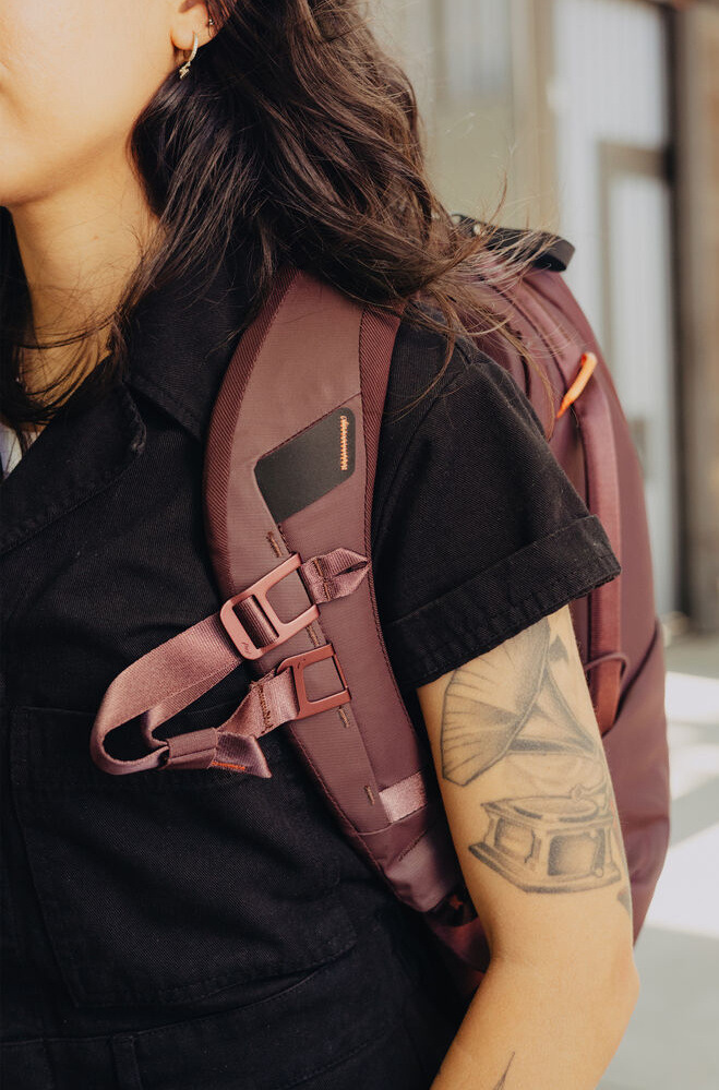 Batoh Peak Design Everyday Backpack Zip 20L (v2) vínový Batoh Peak Design Everyday Backpack Zip 20L (v2) vínový