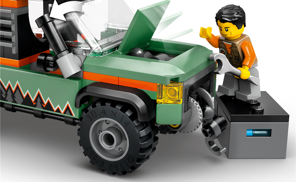 Stavebnice LEGO® City 60447 Terénní horské nákladní auto 4x4 Horský nákladní vůz lze kombinovat s dalšími modely LEGO City a nabízí dětem od 6 let spoustu dobrodružného hraní.