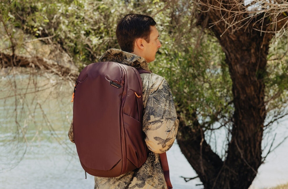 Batoh Peak Design Travel Backpack 30L vínový Batoh Peak Design Travel Backpack 30L vínový