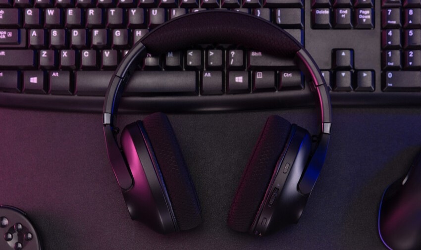 Headset Canyon EGO GH-15 2in1 bílý Headset Canyon EGO GH-15 2in1 ležící na klávesnici